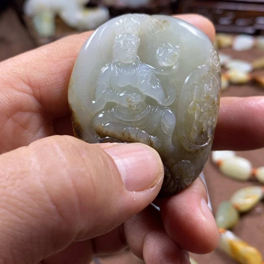 和田玉未镶嵌把件