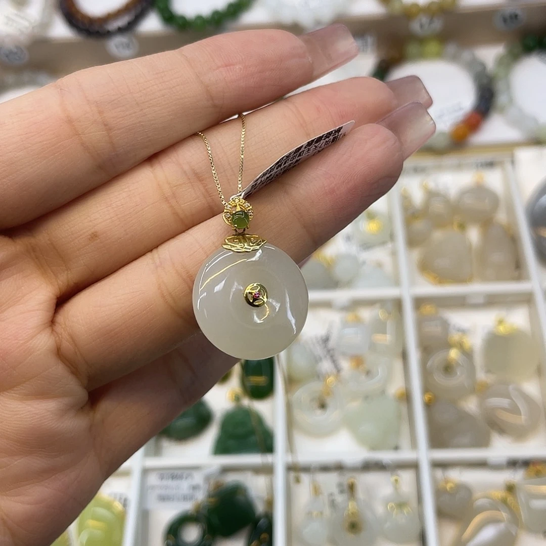 和田玉18K金镶嵌吊坠(赠链)