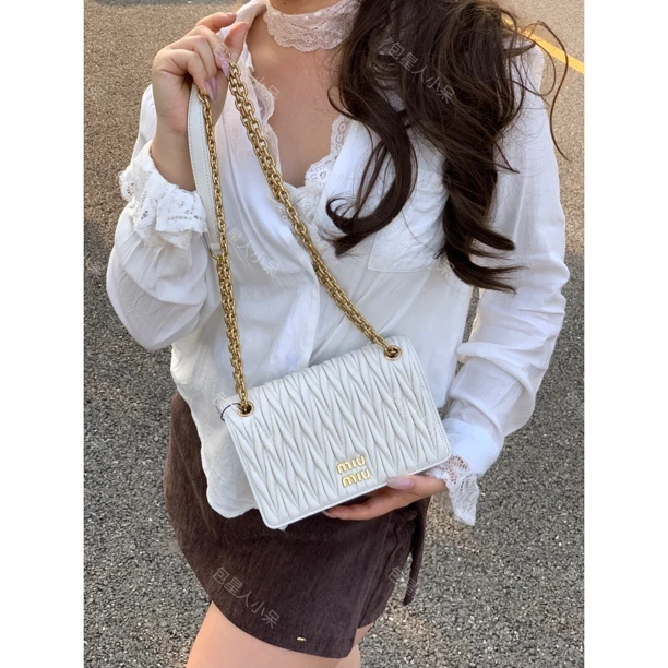 95新 MIU MIU/缪缪 新款Matelasse羊皮革链条斜挎包