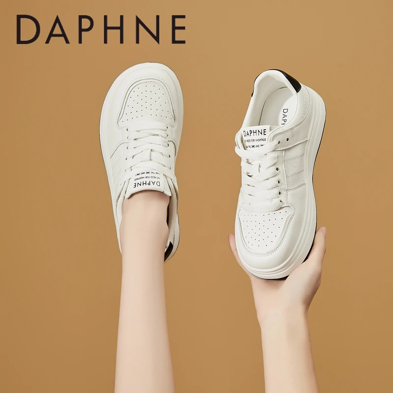 达芙妮增高厚底小白鞋女2025新款春季百搭舒适学生板鞋休闲运动鞋