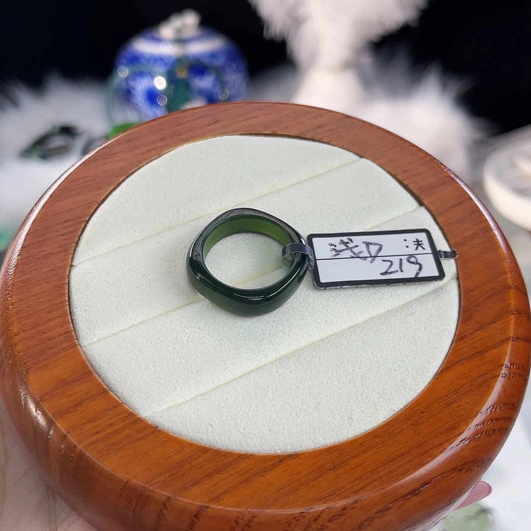 和田玉未镶嵌戒指l7。墨绿方圆。16.8。不退换