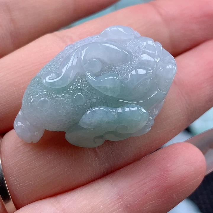 翡翠未镶嵌颈饰金蟾