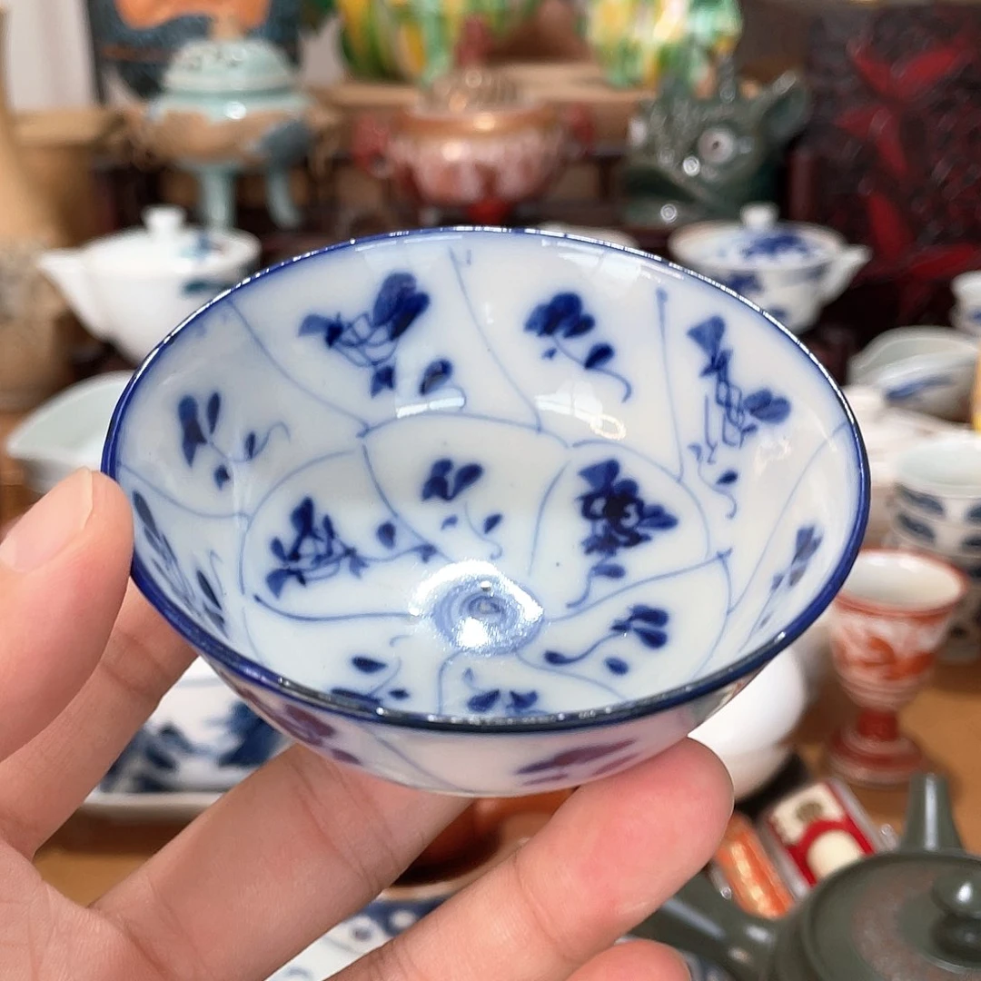 瓷片青花内绘外绘杯子一个