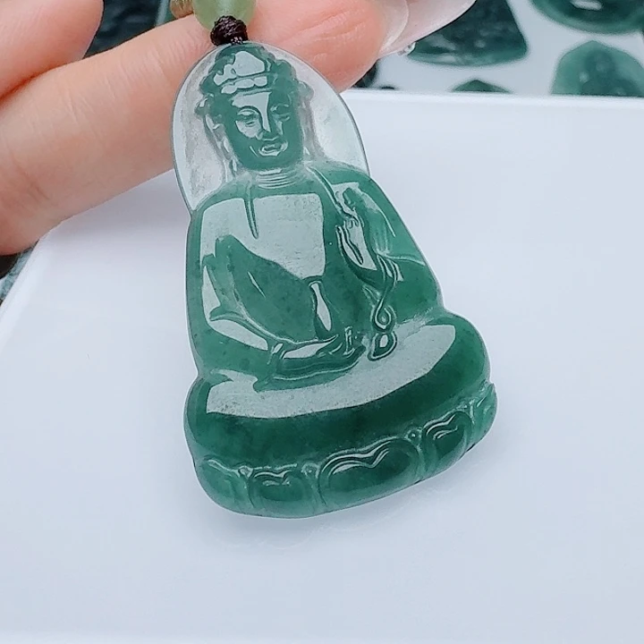 翡翠未镶嵌颈饰多样性发其一