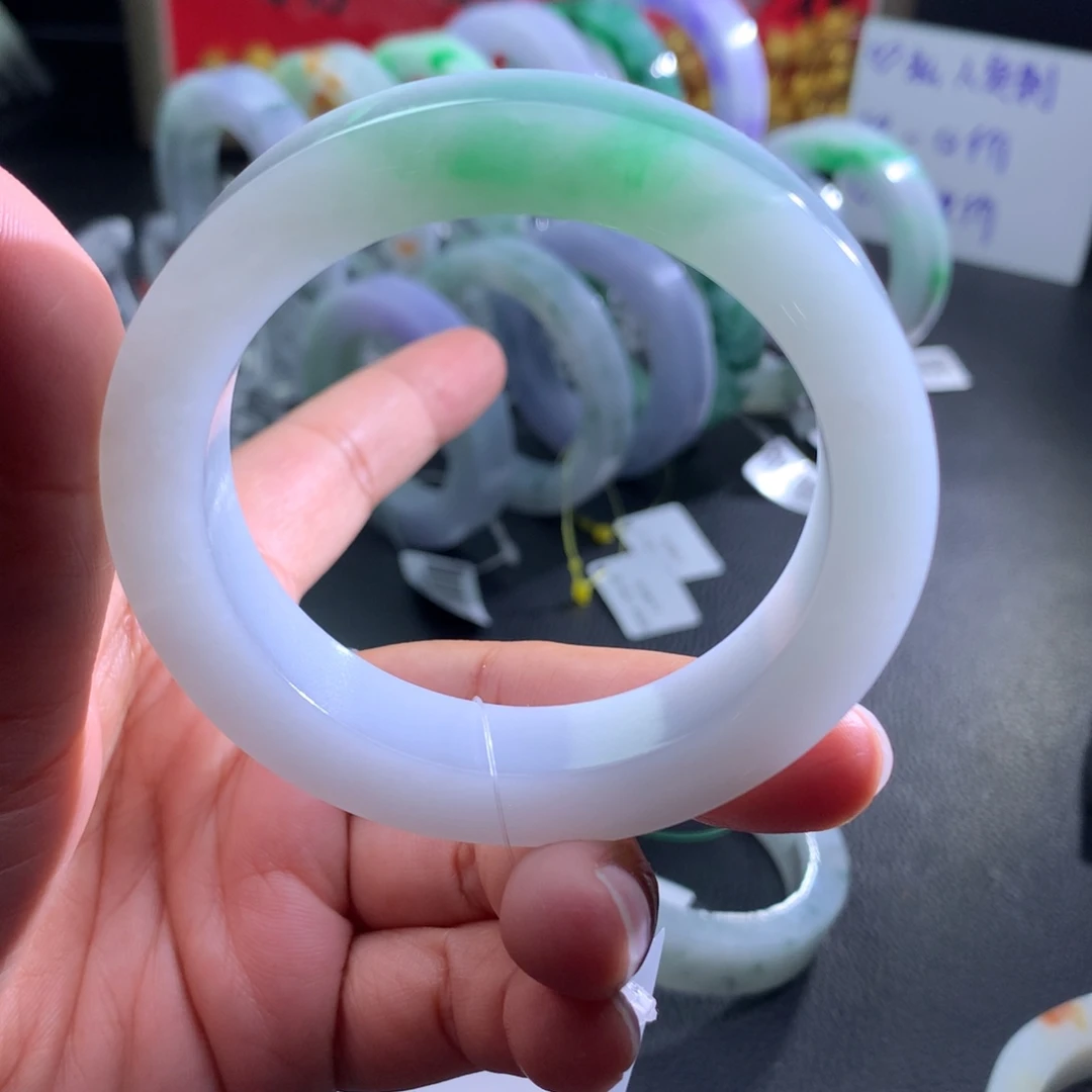 定制翡翠未镶嵌翡翠手镯