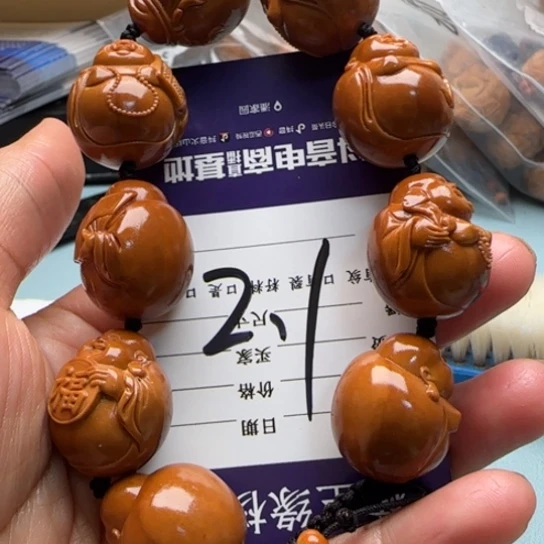 橄榄核吊坠雕刻工艺