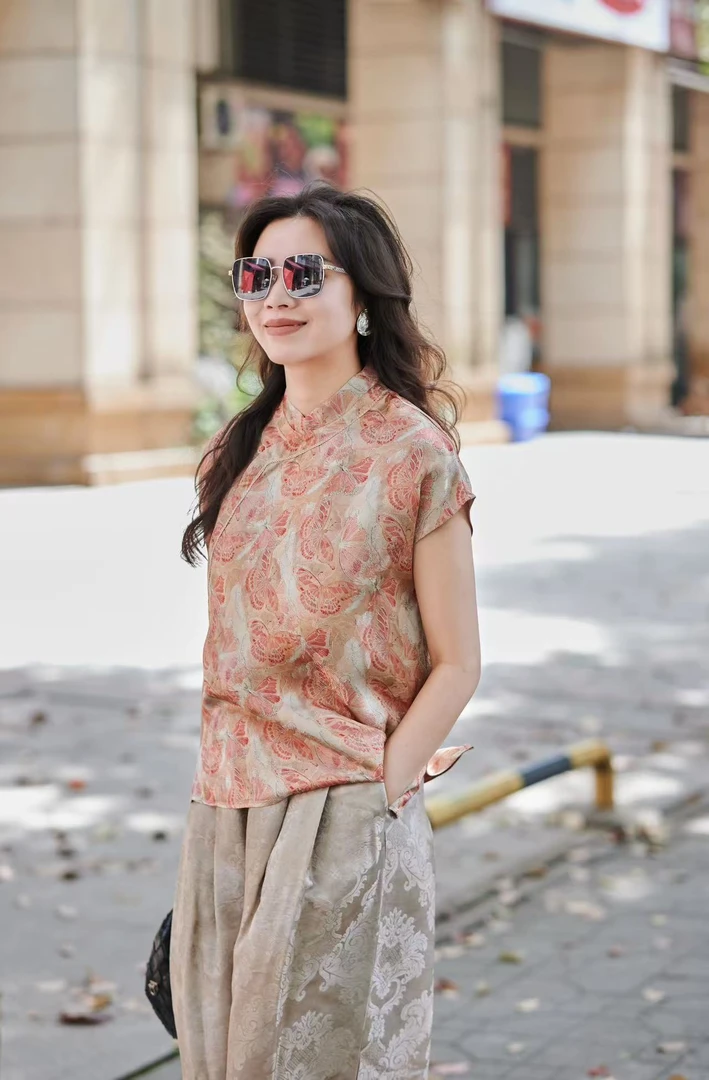 谢美丽-精选蝴蝶提花无袖衬衫新中式