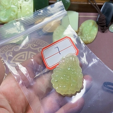 未镶嵌蛇纹石玉颈饰