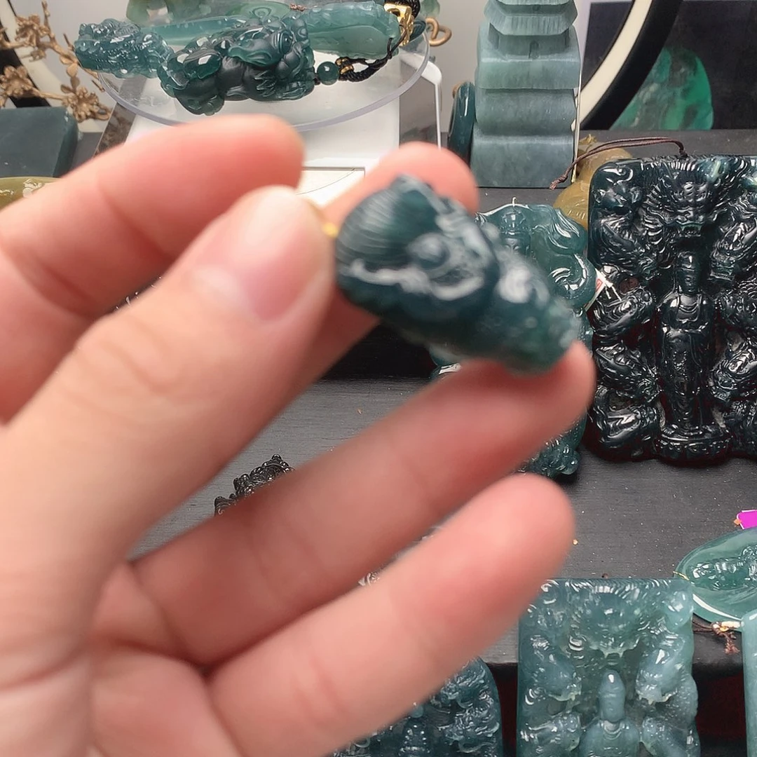 翡翠未镶嵌颈饰无