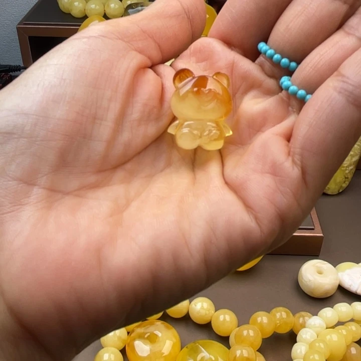 琥珀未镶嵌颈饰蜜蜡