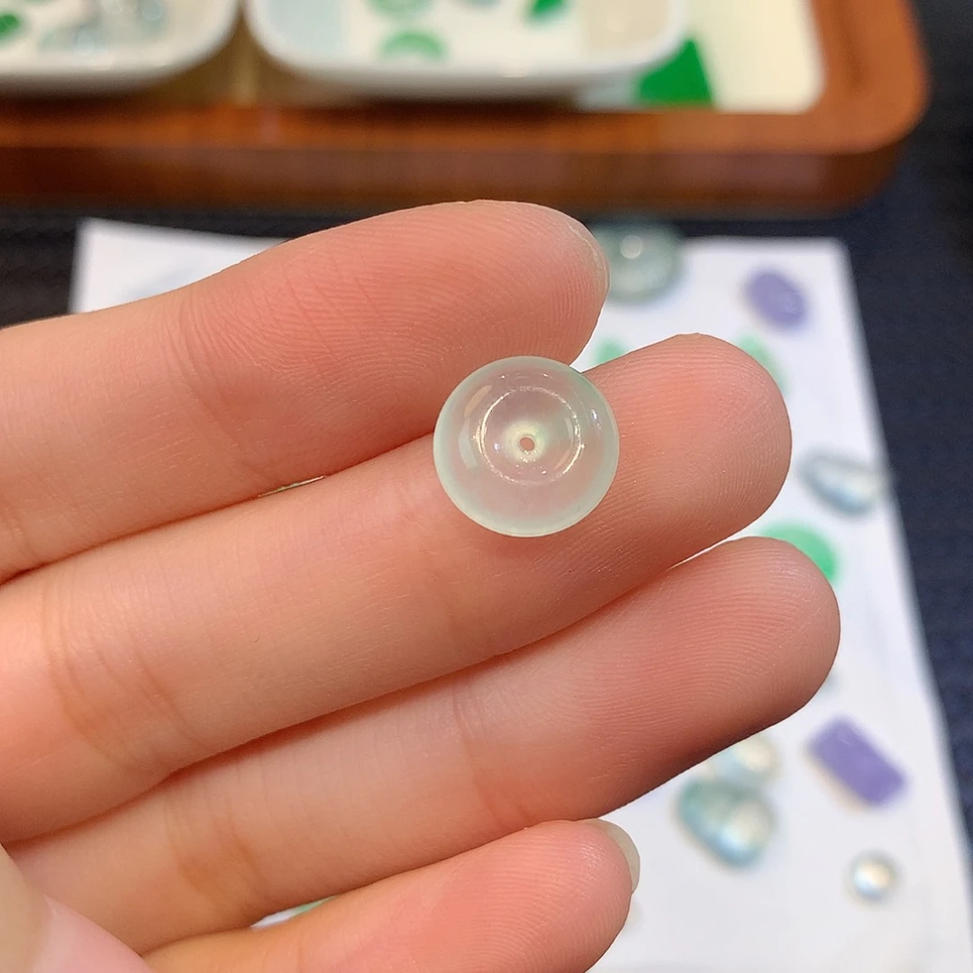 翡翠挂件未镶嵌翡翠