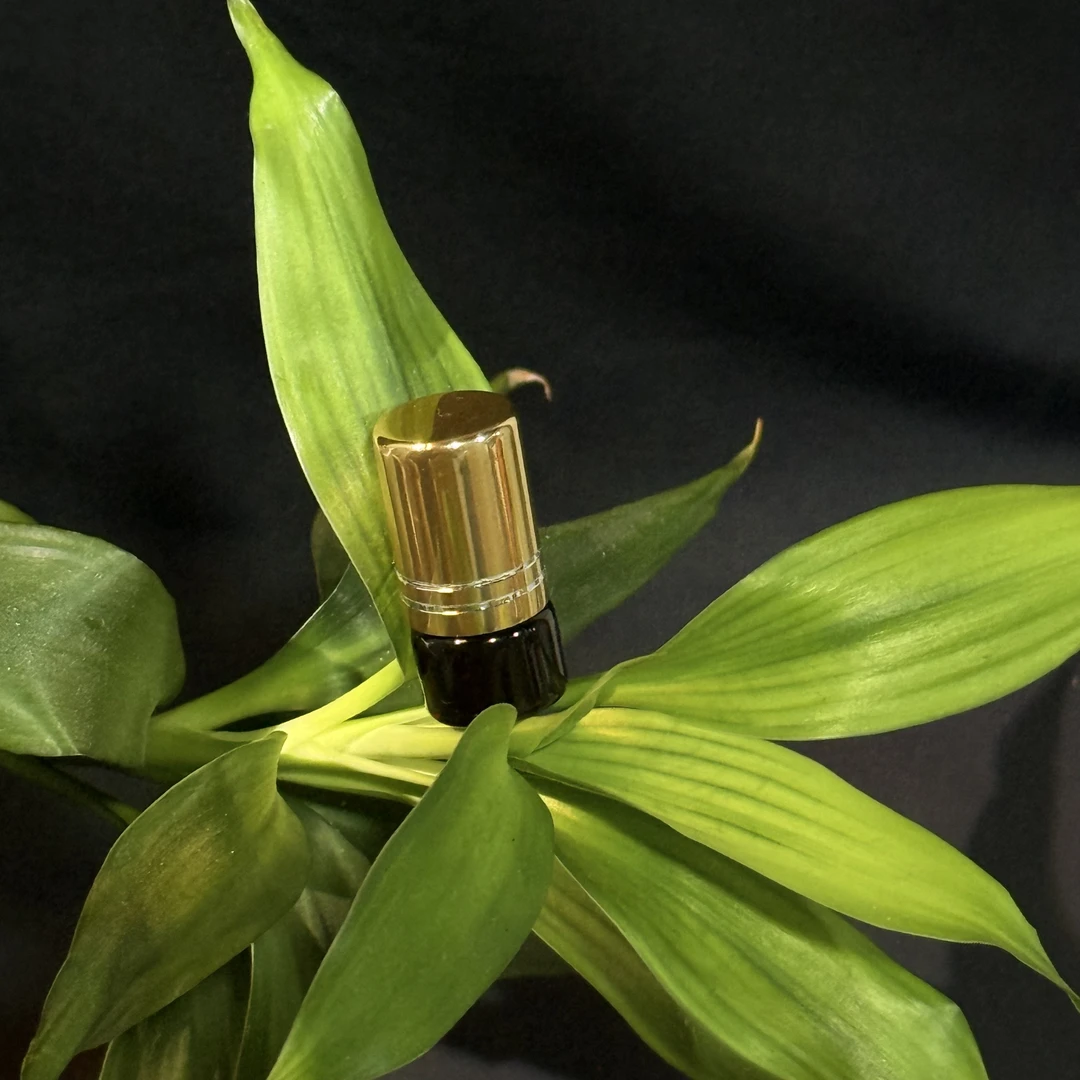 天然沉香精油批发香薰按摩水蒸馏天然香水安神助眠单方无稀释精油