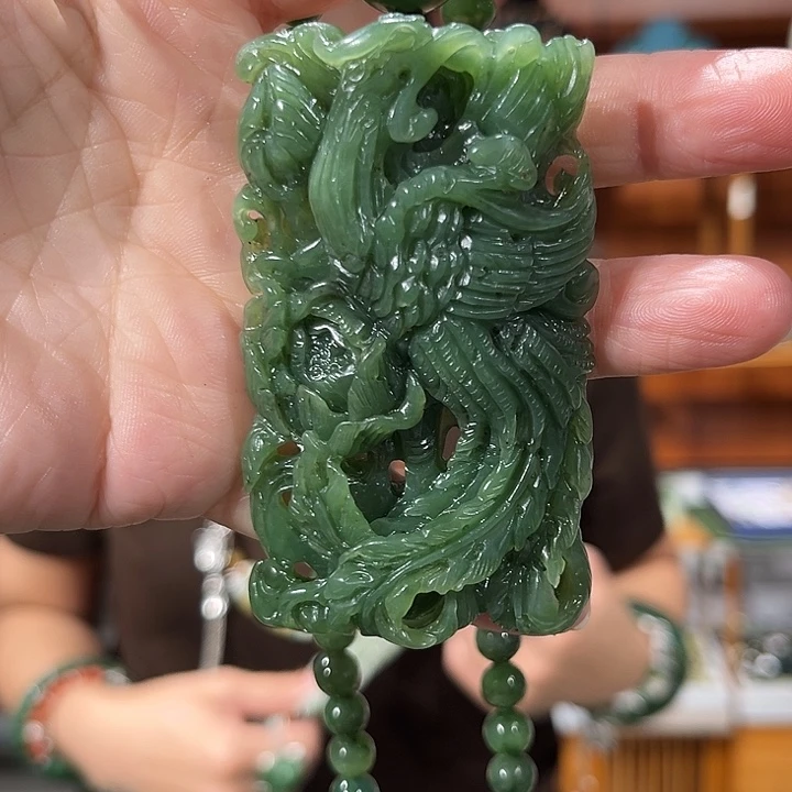 颈饰未镶嵌和田玉（糖玉）