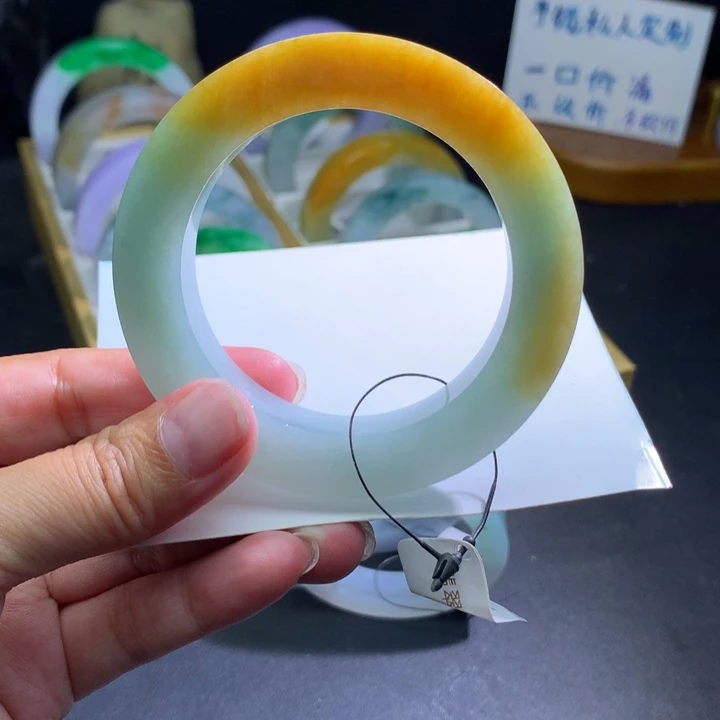 定制翡翠未镶嵌翡翠手镯