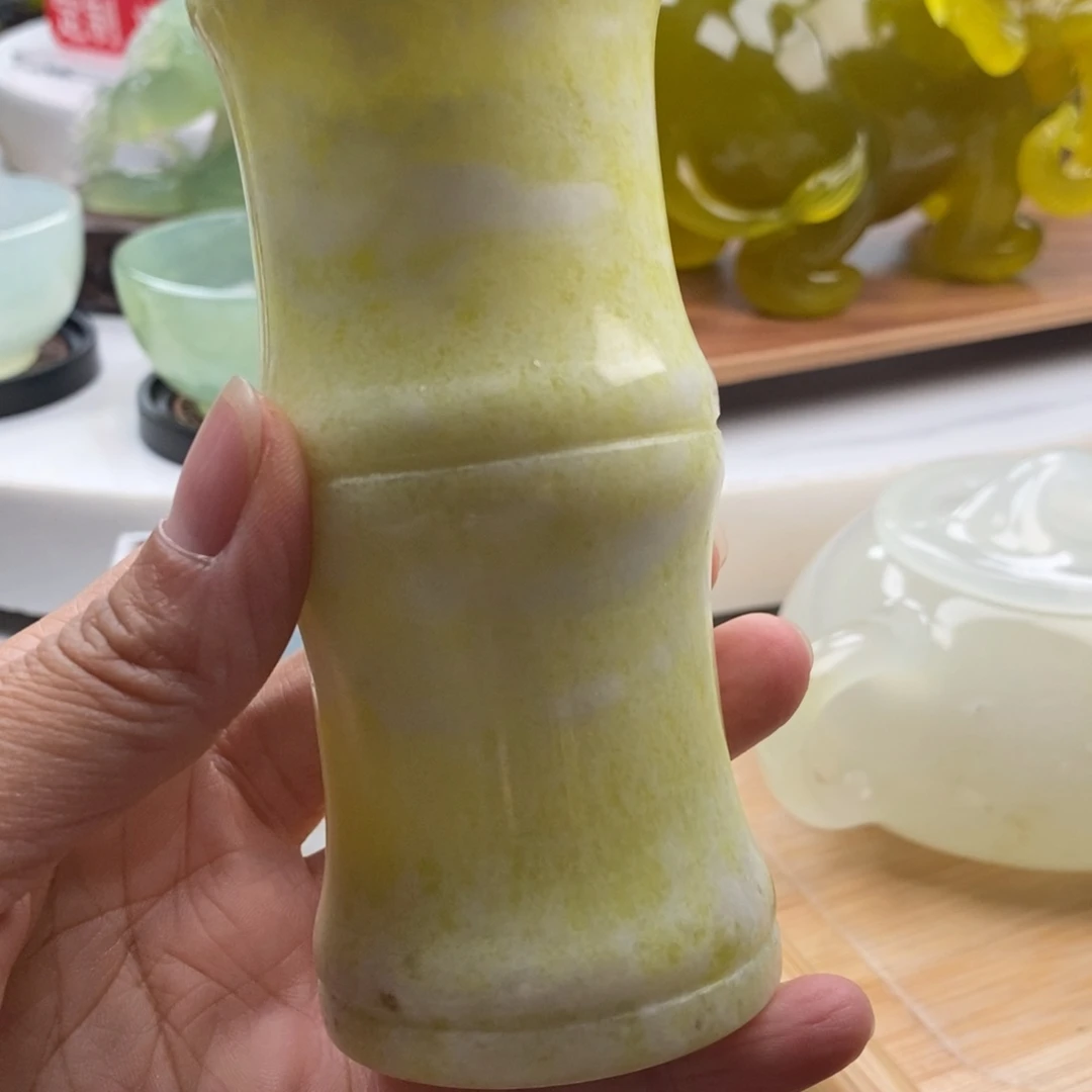 岫玉未镶嵌四大名玉笔筒