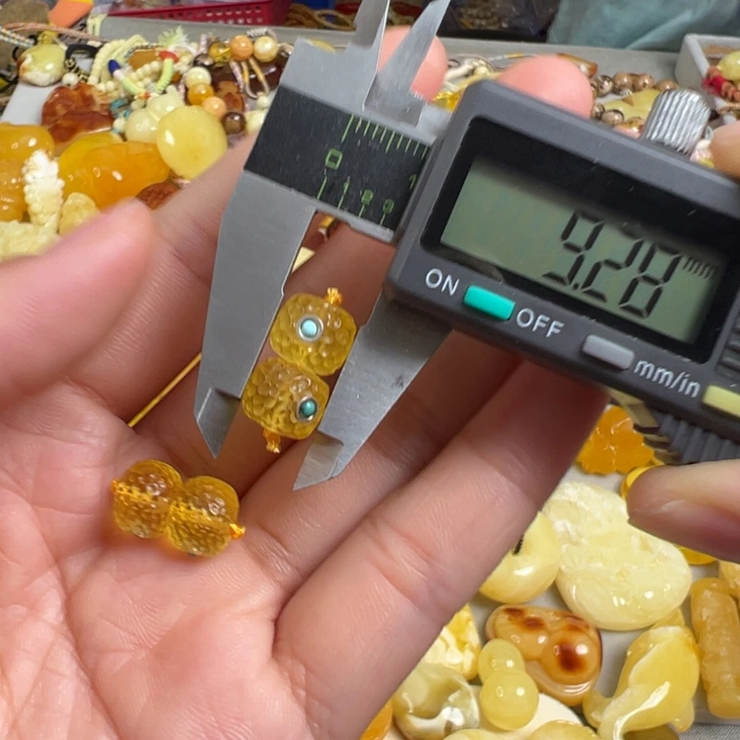 裸石琥珀未镶嵌多样性发一个