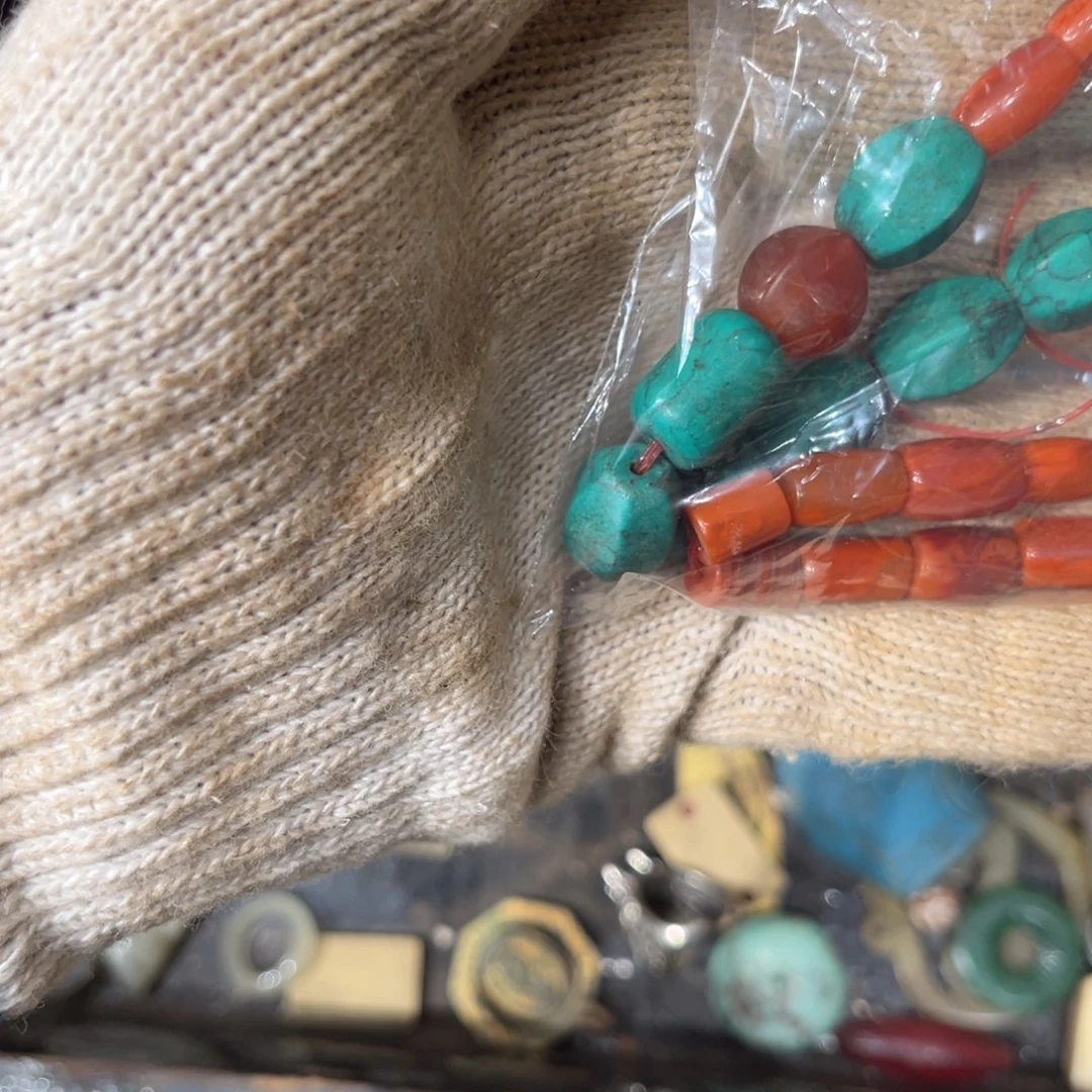 红***驴一物一图，工艺品。