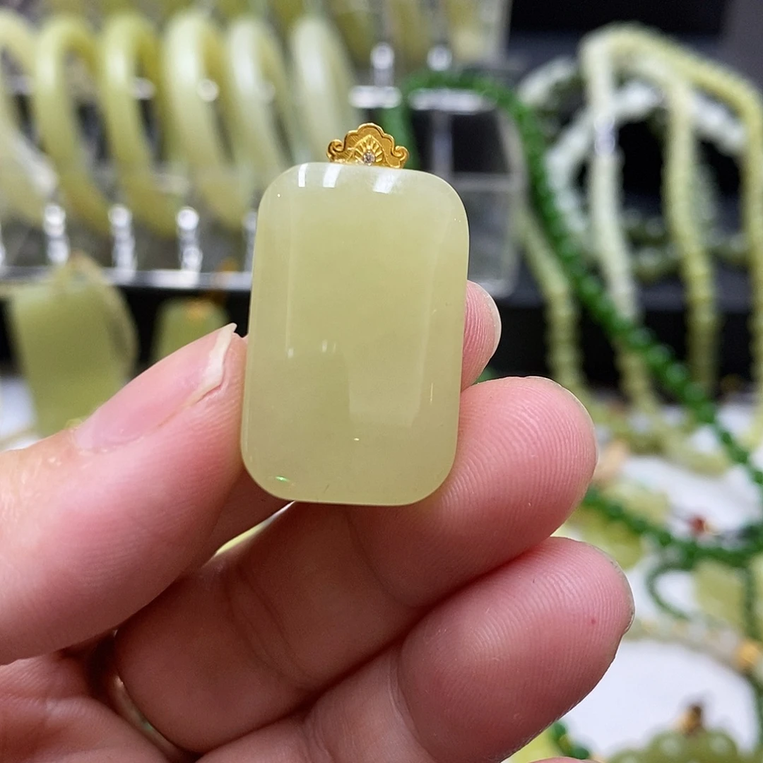 和田玉18K金镶嵌颈饰