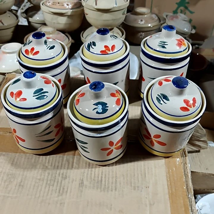 摆件盘子碗茶壶啥都有