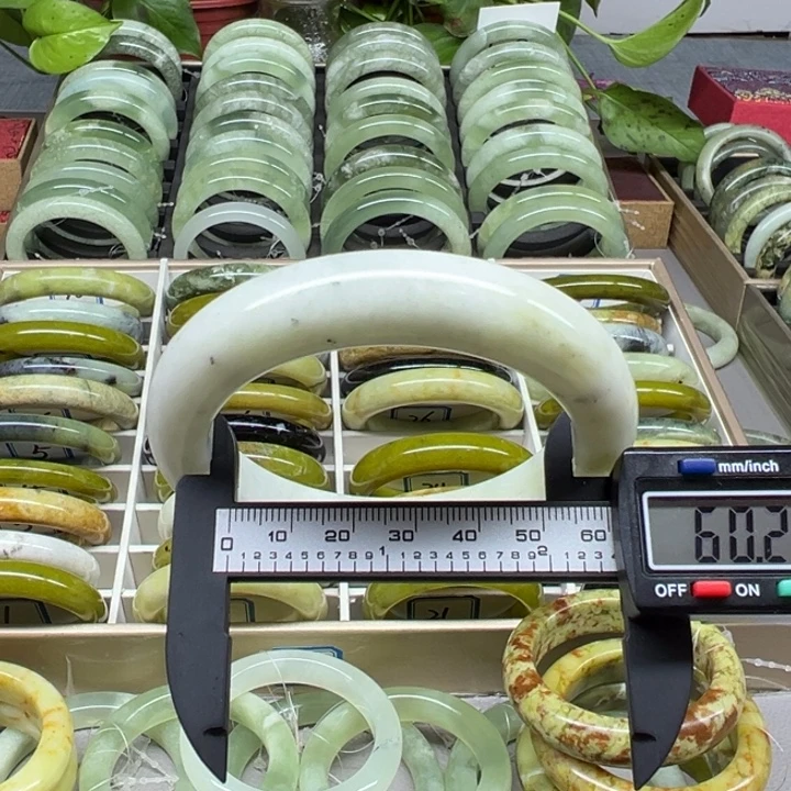 蛇纹石玉未镶嵌手镯25