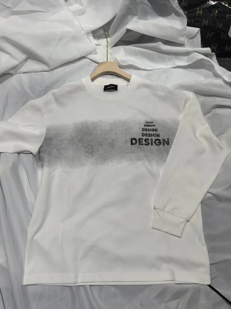 男士秋冬渐变风格卫衣套头衫休闲圆领百搭设计字母长袖卫衣百搭款