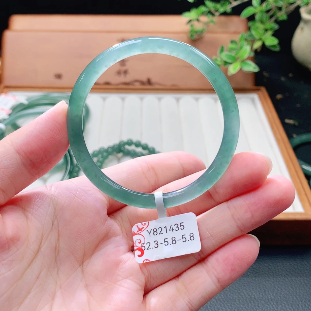翡翠未镶嵌手镯（圆镯）