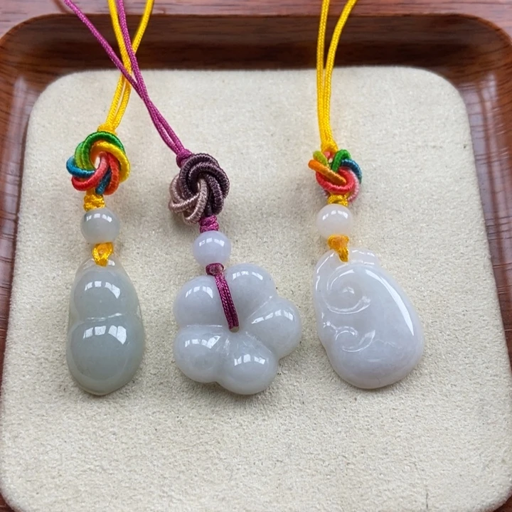 翡翠未镶嵌颈饰花件