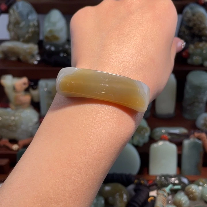 和田玉颈饰未镶嵌吊坠