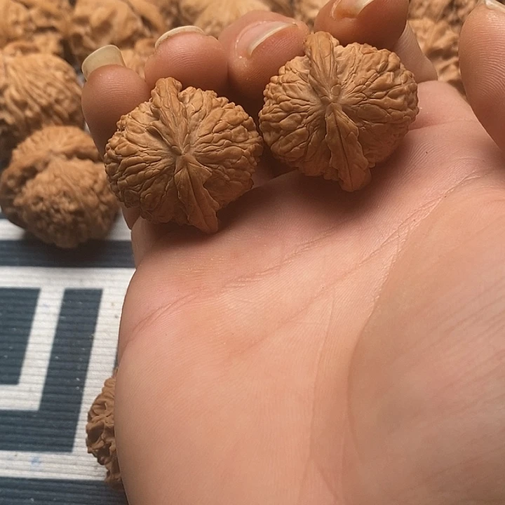 C***T吊坠文玩核桃白狮子33