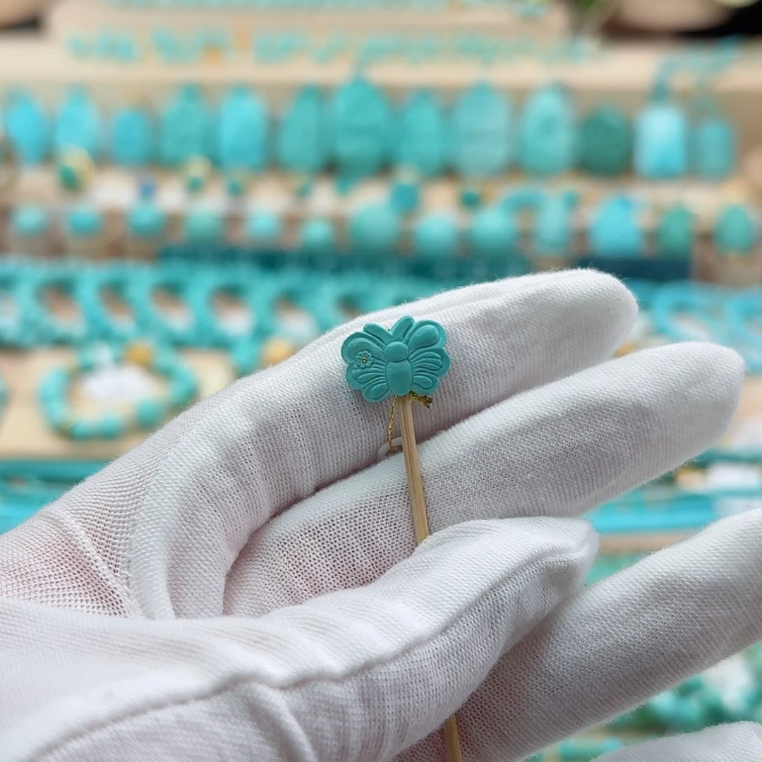 绿松石未镶嵌珠宝奇石