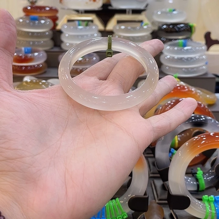 玛瑙/玉髓未镶嵌手镯1