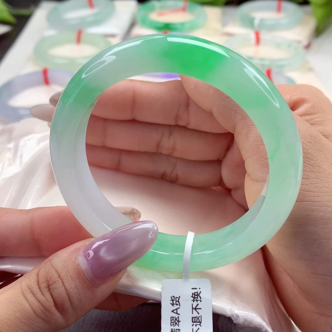 未镶嵌手镯翡翠56.5高货微瑕，六位数品质，色标正阳绿，柒