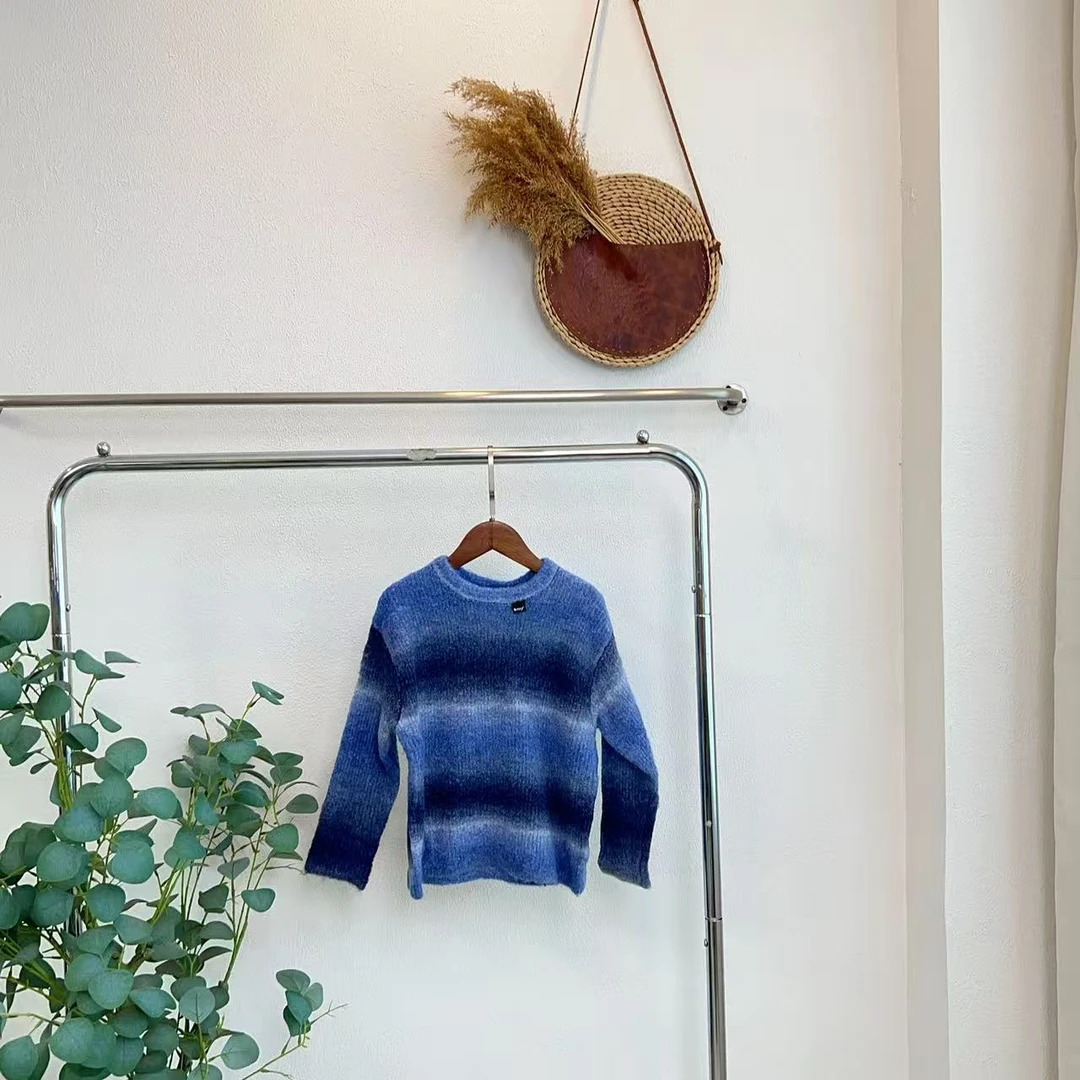 7049听蓝色花版针织衫