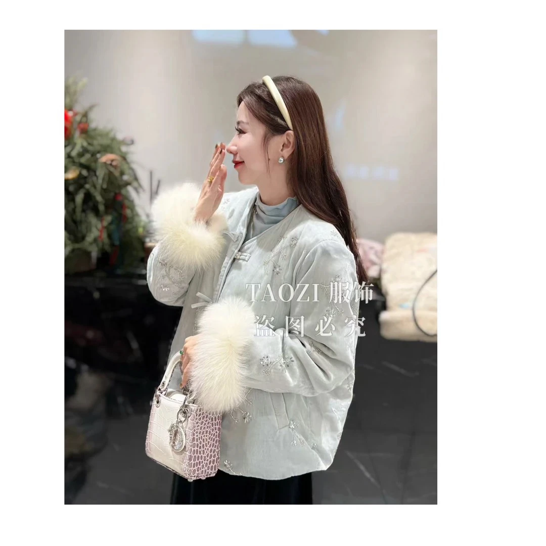 【桃子自制】12611 新中式刺绣亮片丝绒狐狸毛羽绒服外套