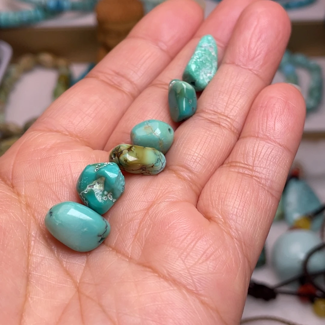 爱***戴绿松石未镶嵌珠宝奇石