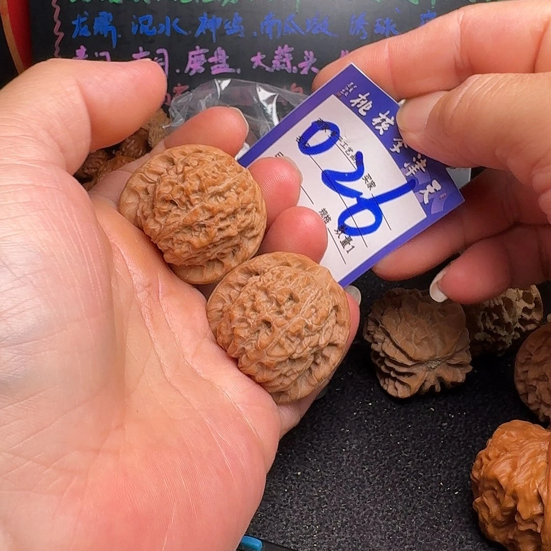 文玩核桃把件38血麒麟