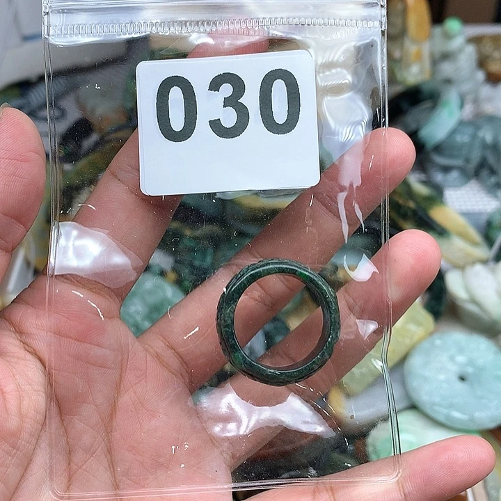 翡翠未镶嵌颈饰甄*翡翠