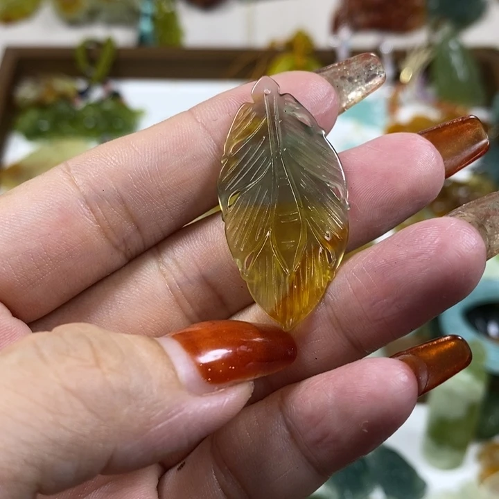 蛇纹石玉未镶嵌吊坠