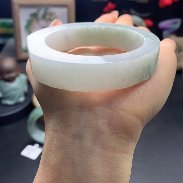 定制翡翠未镶嵌翡翠手镯