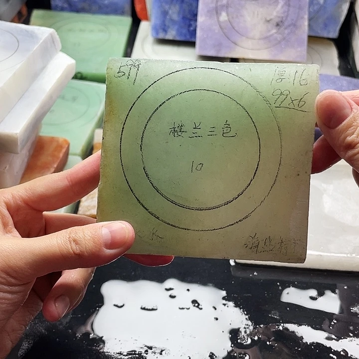 石英质玉未镶嵌手镯定制