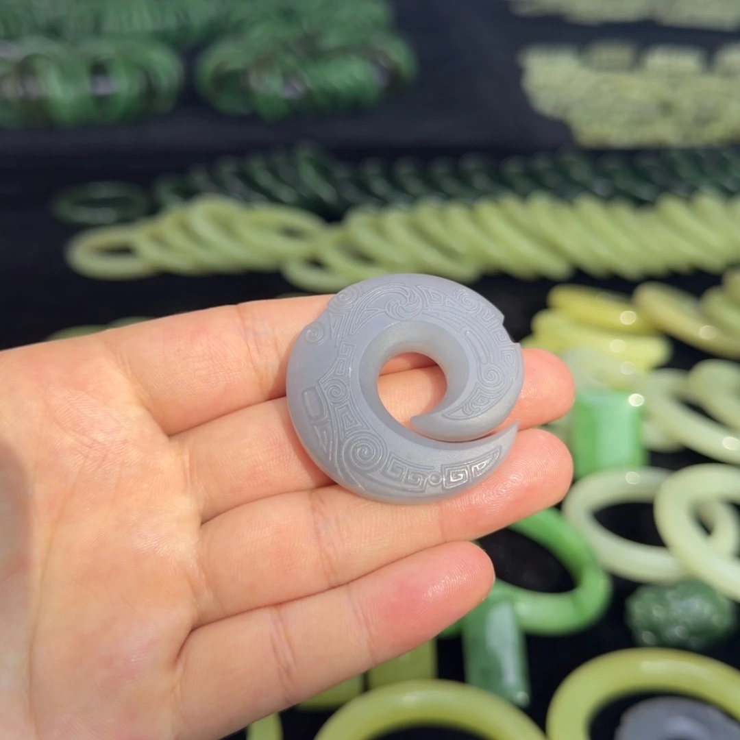 和田玉未镶嵌车挂