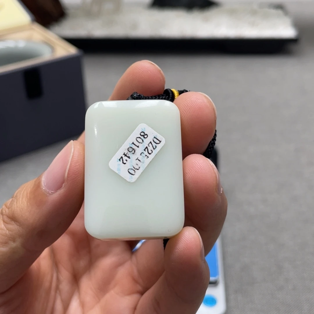 春***夜和田玉未镶嵌颈饰