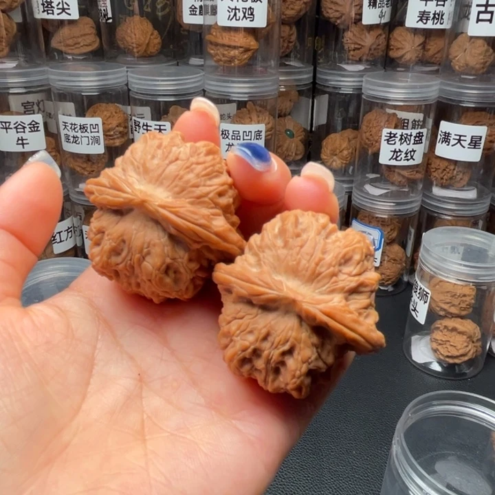 文玩核桃吊坠血麒麟42