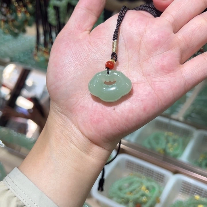 烦***内石英质玉未镶嵌颈饰