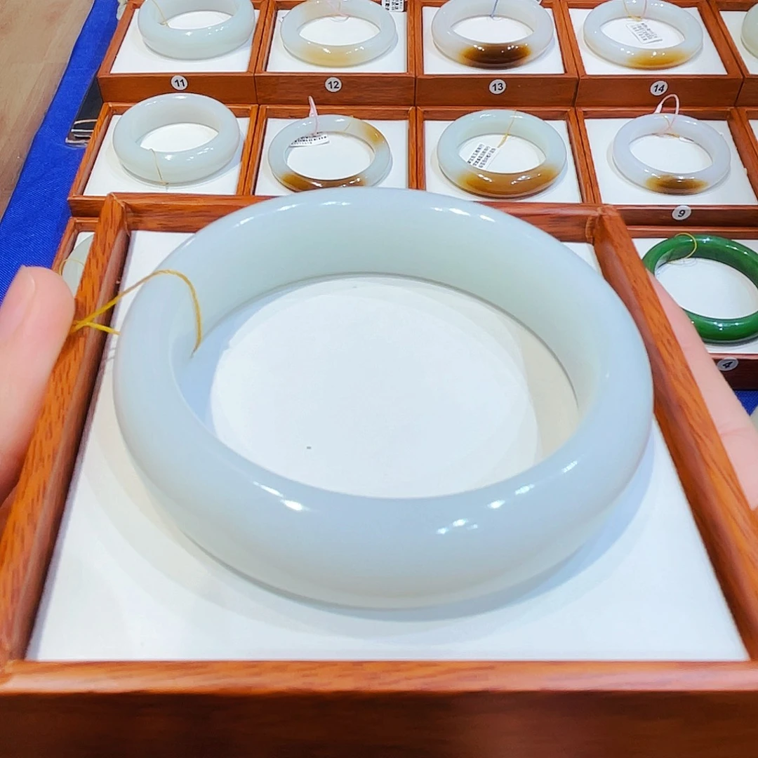 寒***晒未镶嵌手镯和田玉