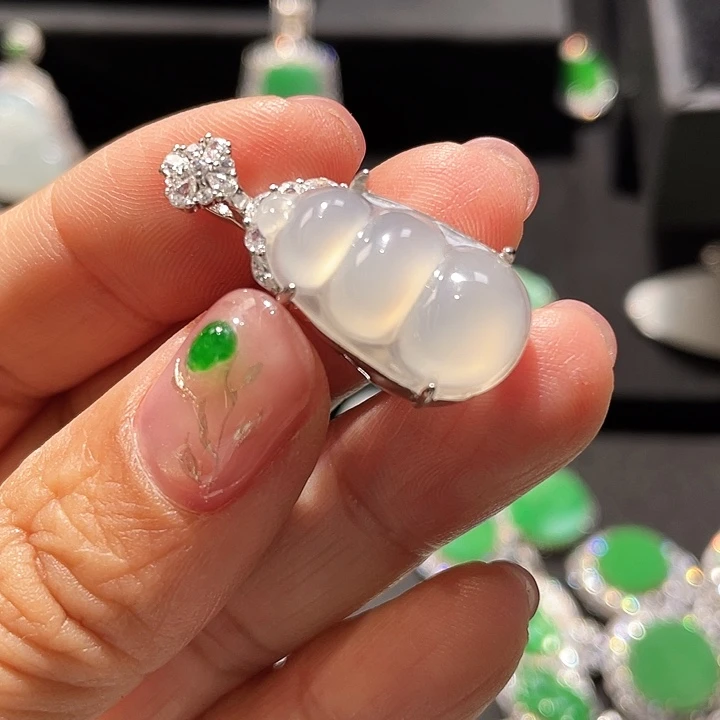 米***翡翠银S925镶嵌颈饰