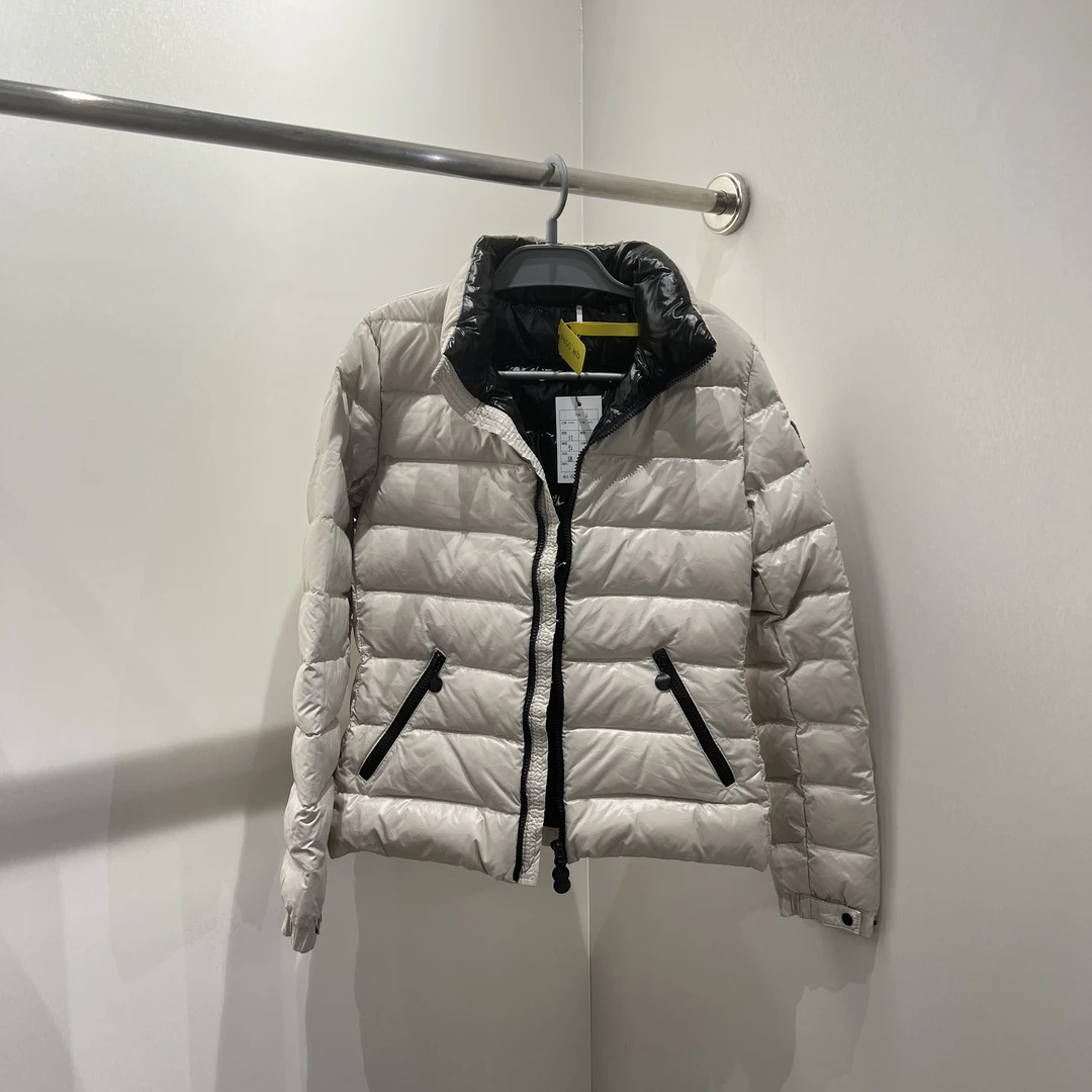 99新 MONCLER wdf93 袖标logo拉链羽绒服 2码
