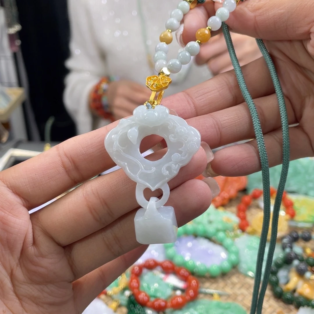 翡翠颈饰未镶嵌代编织