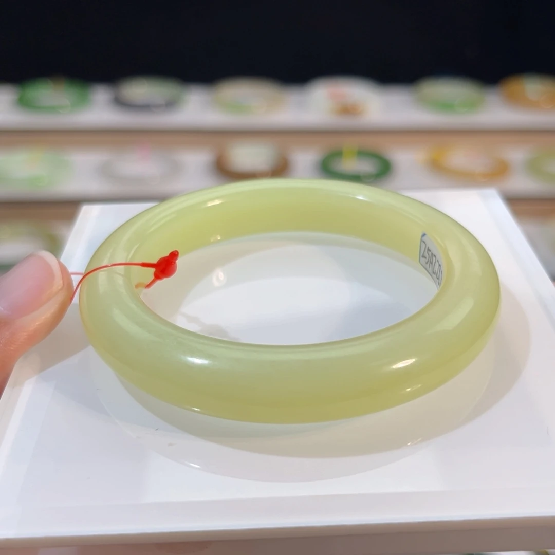 未镶嵌手镯和田玉鸡油黄黄口