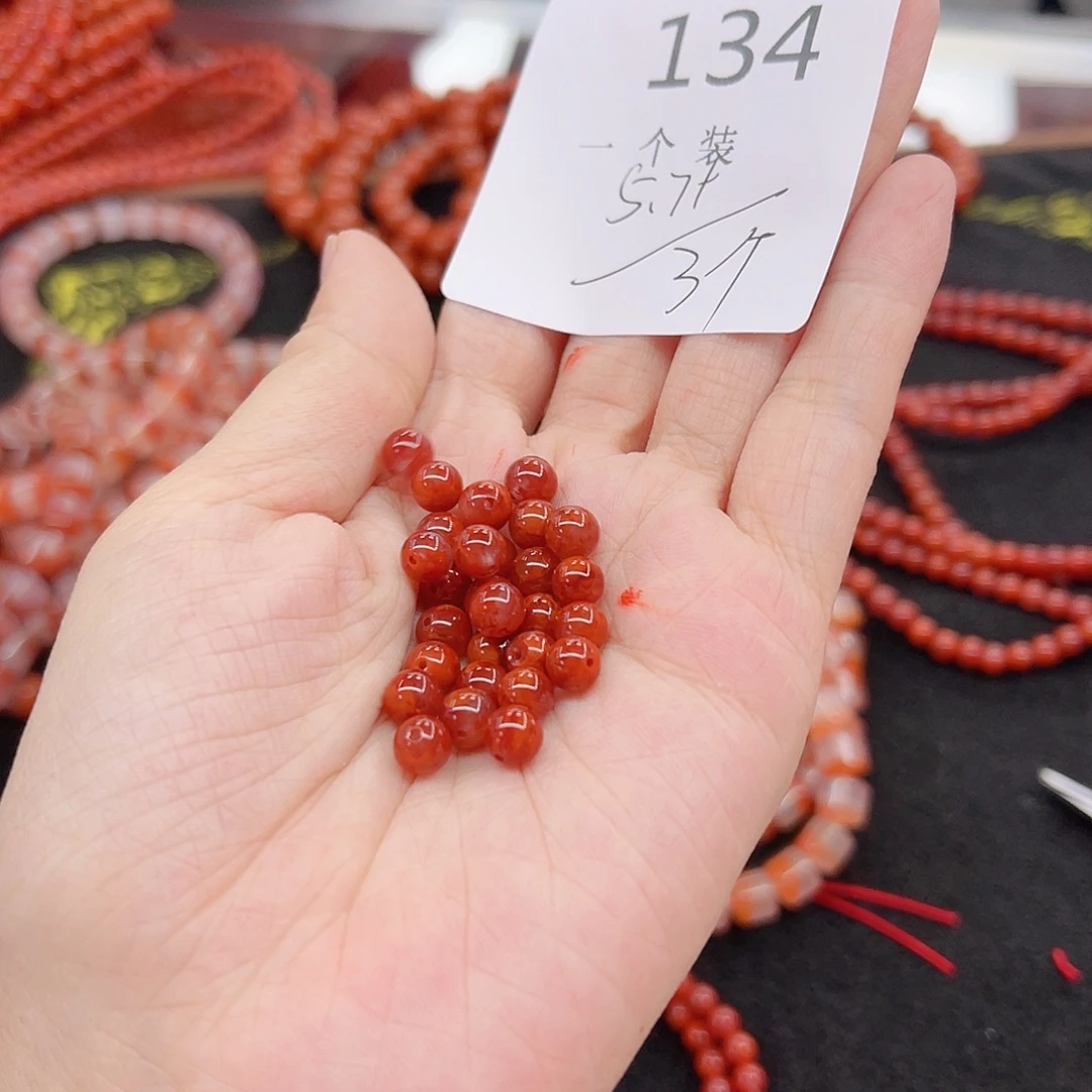 南红玛瑙未镶嵌珠宝半成品134 。